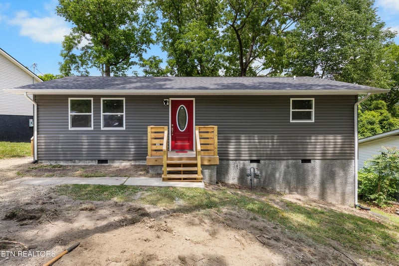 410 W Hemlock St, Lafollette, TN 37766