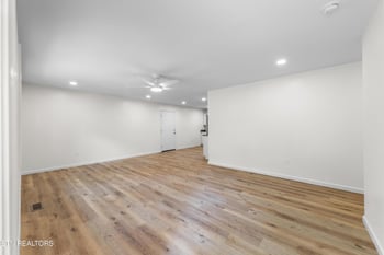 410 W Hemlock St, Lafollette, TN 37766
