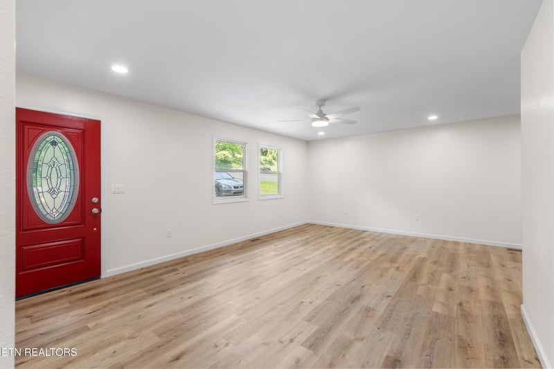 410 W Hemlock St, Lafollette, TN 37766
