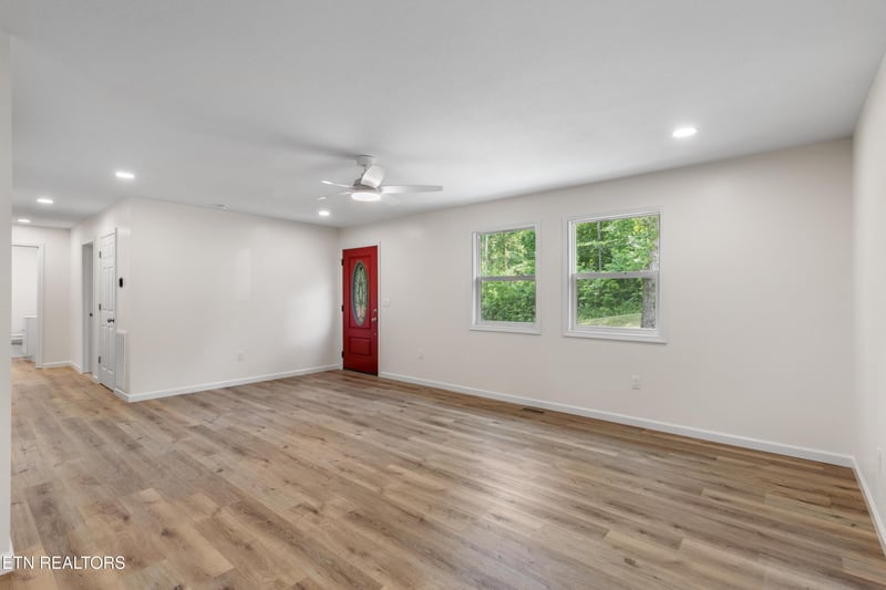 410 W Hemlock St, Lafollette, TN 37766