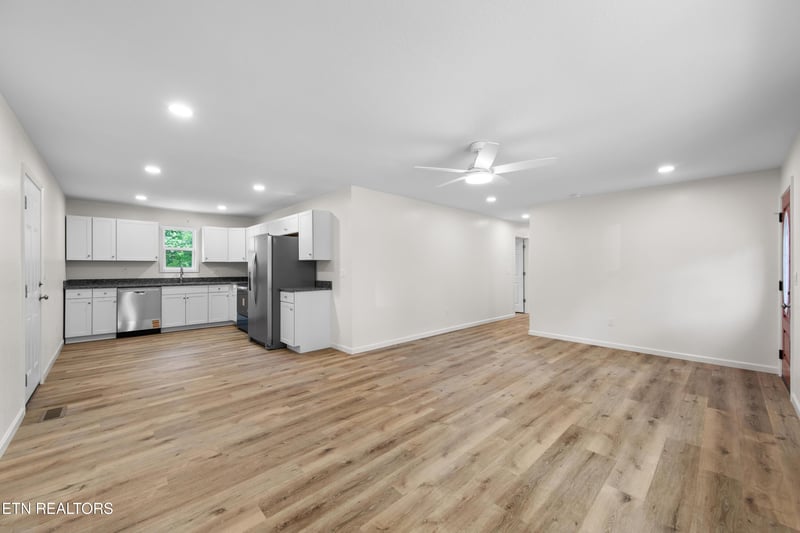 410 W Hemlock St, Lafollette, TN 37766