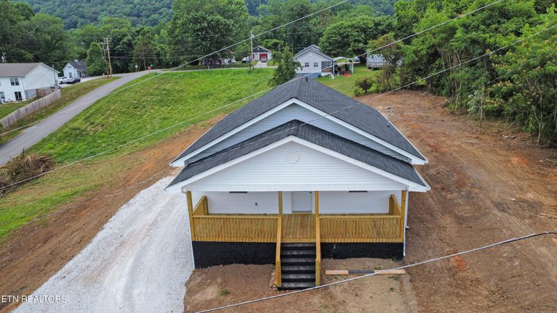 410 W Walden St, Lafollette, TN 37766