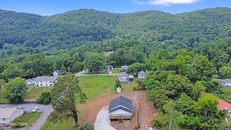 410 W Walden St, Lafollette, TN 37766