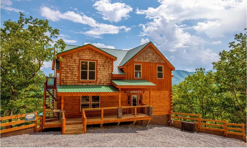 4105 Nottingham Heights Way, Pigeon Forge, TN 37863