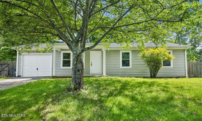 4106 Abercorn Rd, Knoxville, TN 37921