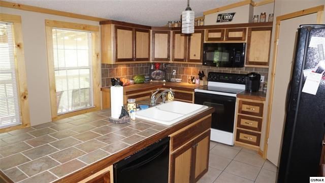4109 Suttons Rd, Sevierville, TN 37876