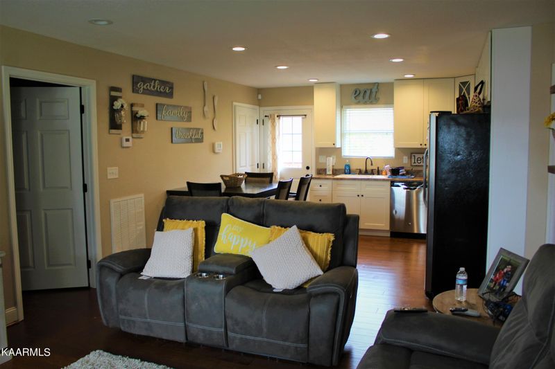 411 Athenian St, Athens, TN 37303