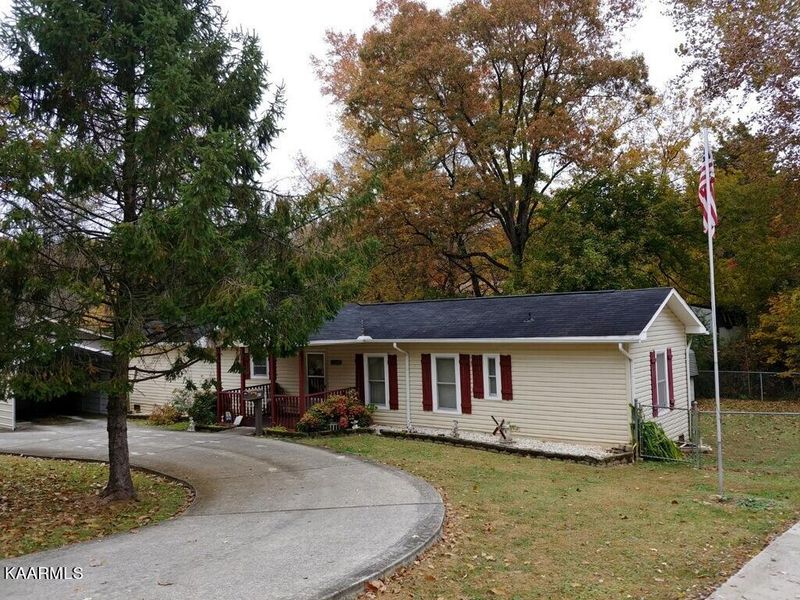 411 Baumgartner Rd, Harriman, TN 37748