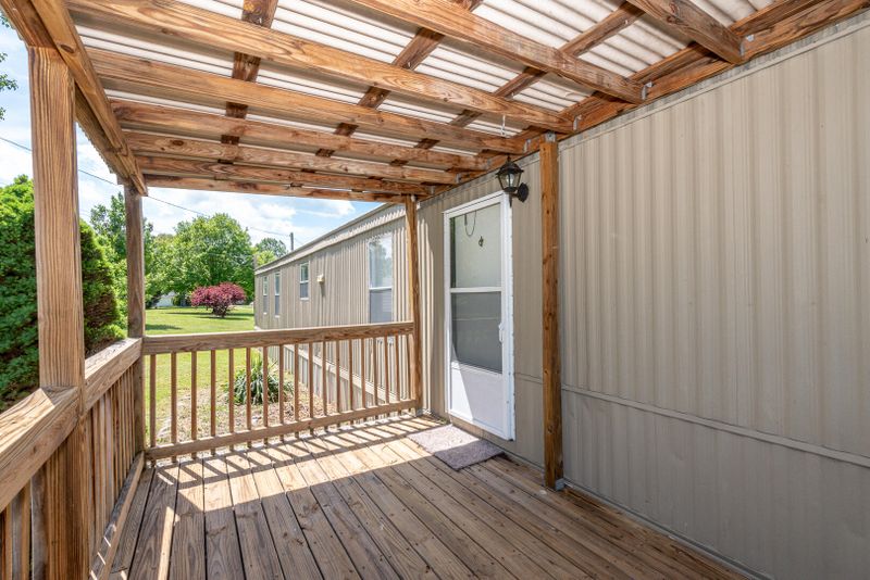 411 Bluff Mountain Dr, Walland, TN 37886