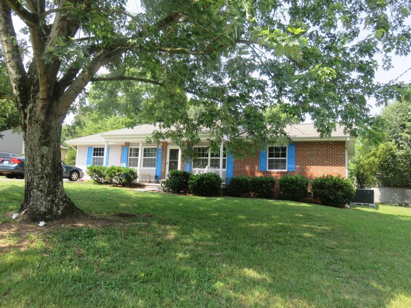 411 Coffee Ln, Loudon, TN 37774