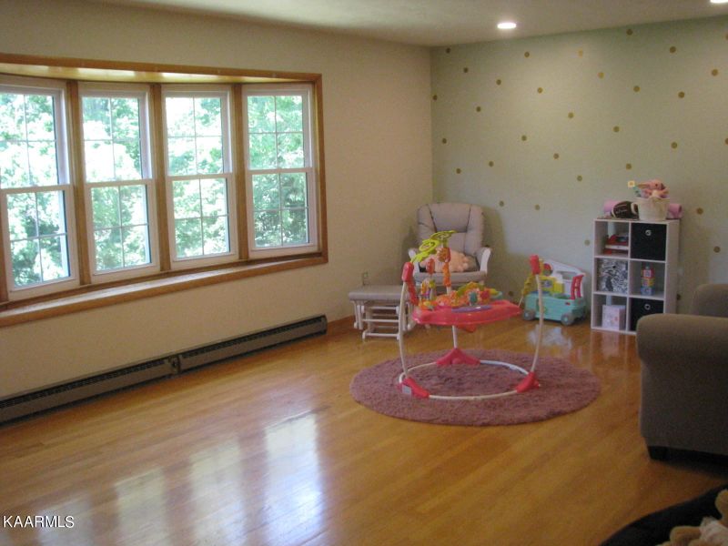 411 Dogwood Dr, Harriman, TN 37748