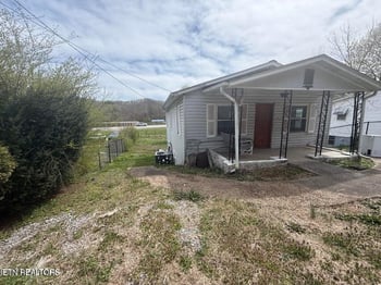 411 Hen Valley Rd, Oliver Springs, TN 37840