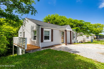 411 Landau Dr, Maryville, TN 37801