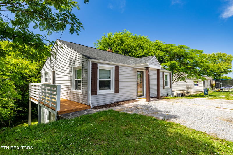 411 Landau Dr, Maryville, TN 37801