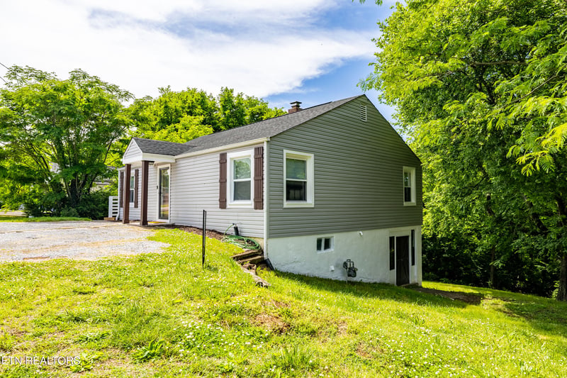 411 Landau Dr, Maryville, TN 37801