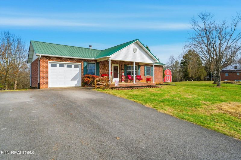411 Meadowbreeze Rd, Corryton, TN 37721