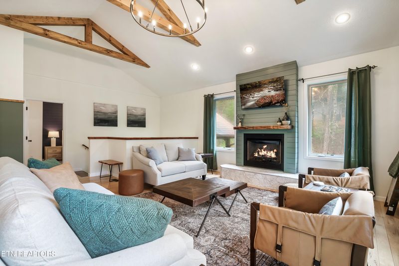 411 Pa Proffitt Rd, Gatlinburg, TN 37738