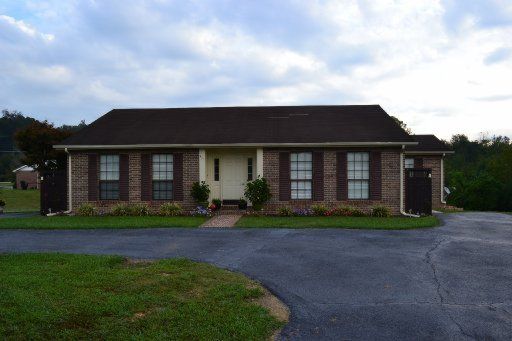 411 Paint Rock Ferry Rd, Kingston, TN 37763