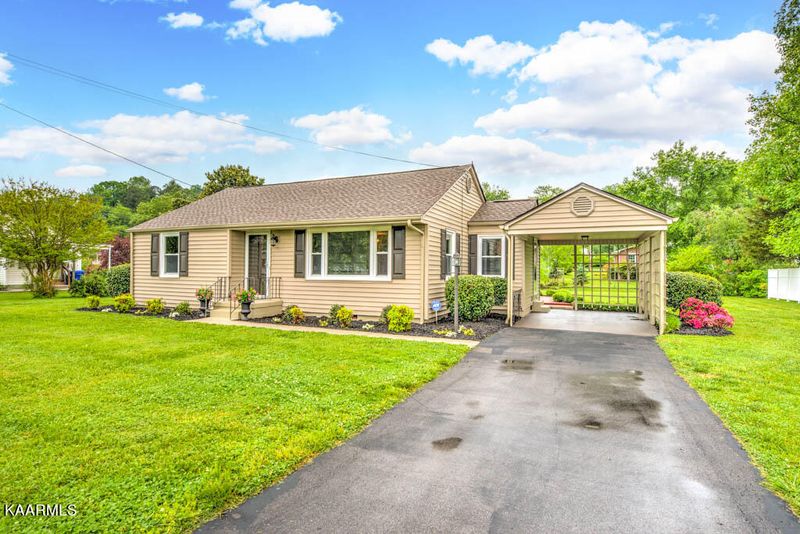 411 Riverside Dr, Clinton, TN 37716
