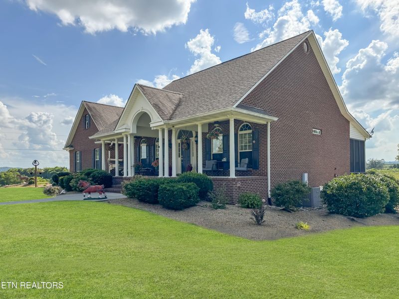 411 Robbins St, Sweetwater, TN 37874