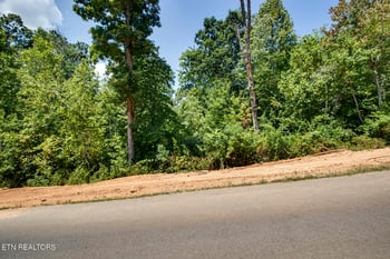 411 Travellers Way, Lenoir City, TN 37771