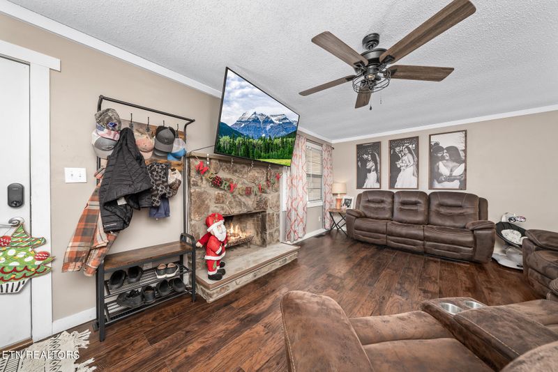 411 Wahoo Dr, Crossville, TN 38572
