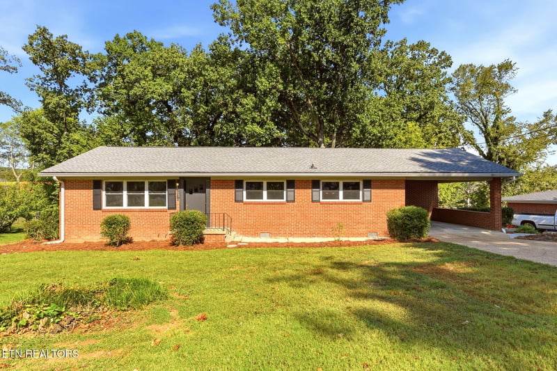 411 Woodland Dr, Clinton, TN 37716