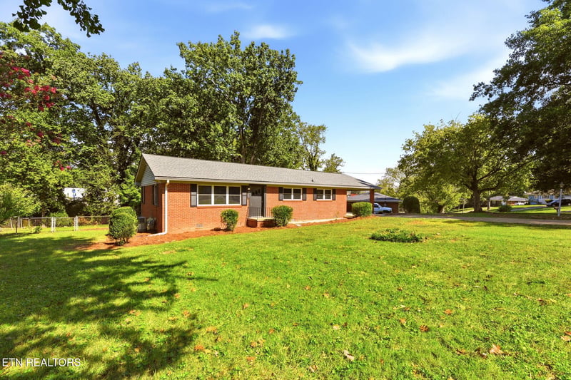 411 Woodland Dr, Clinton, TN 37716