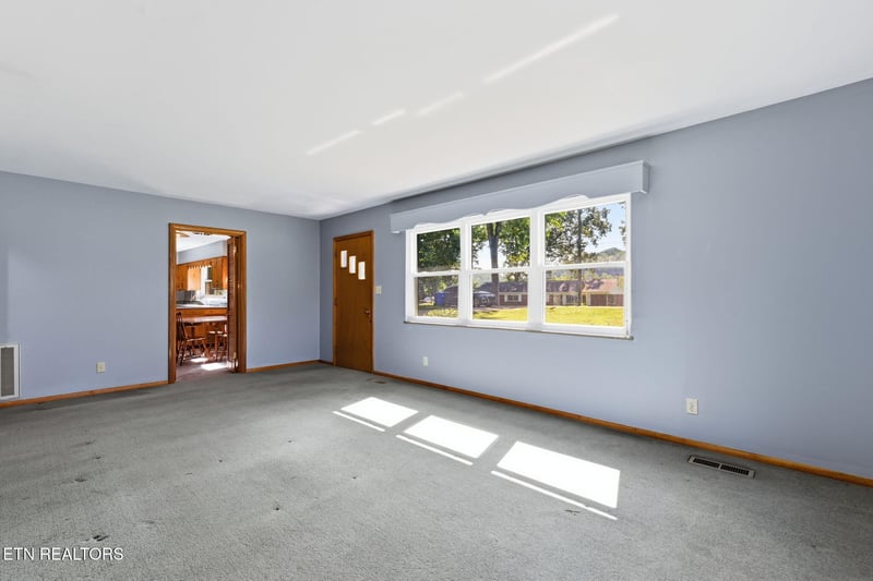 411 Woodland Dr, Clinton, TN 37716