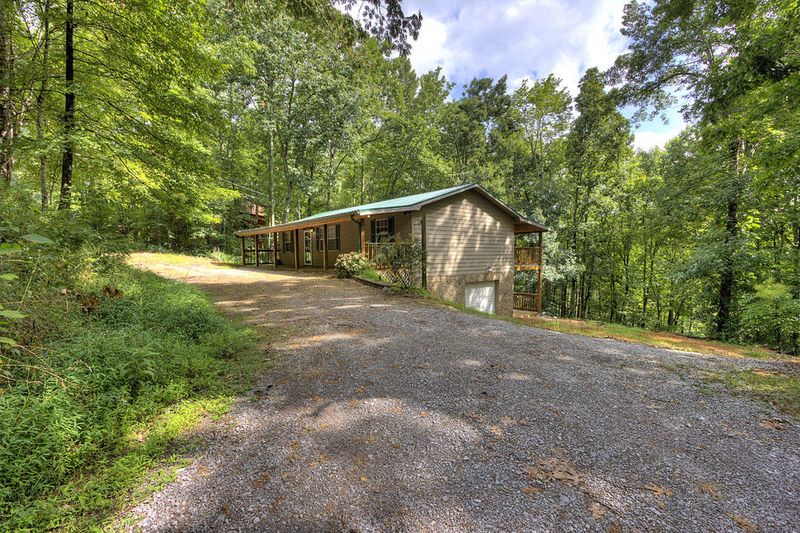 4111 Hillcrest Rd, Sevierville, TN 37862