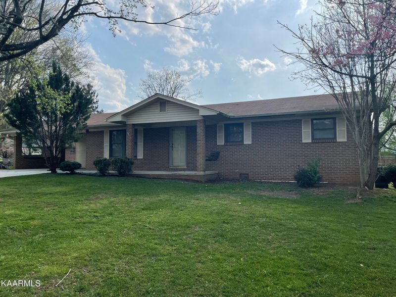 4111 Shaw Dr, Rockford, TN 37853