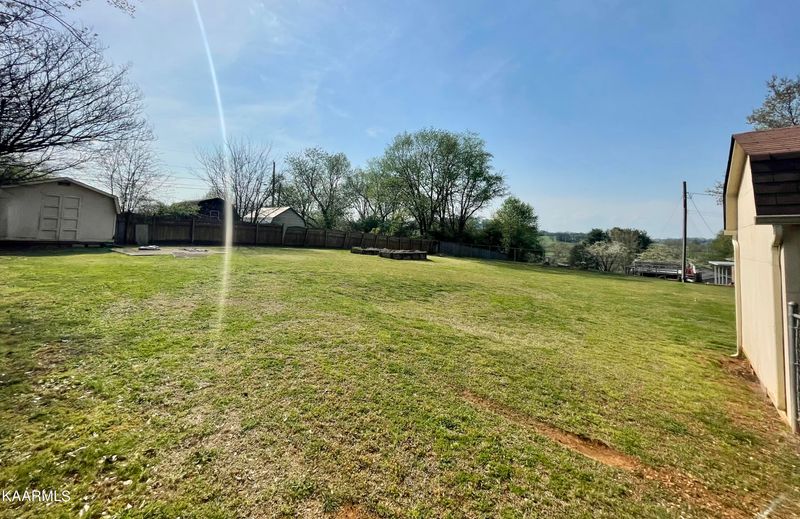 4111 Shaw Dr, Rockford, TN 37853