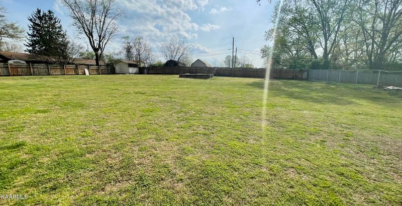 4111 Shaw Dr, Rockford, TN 37853