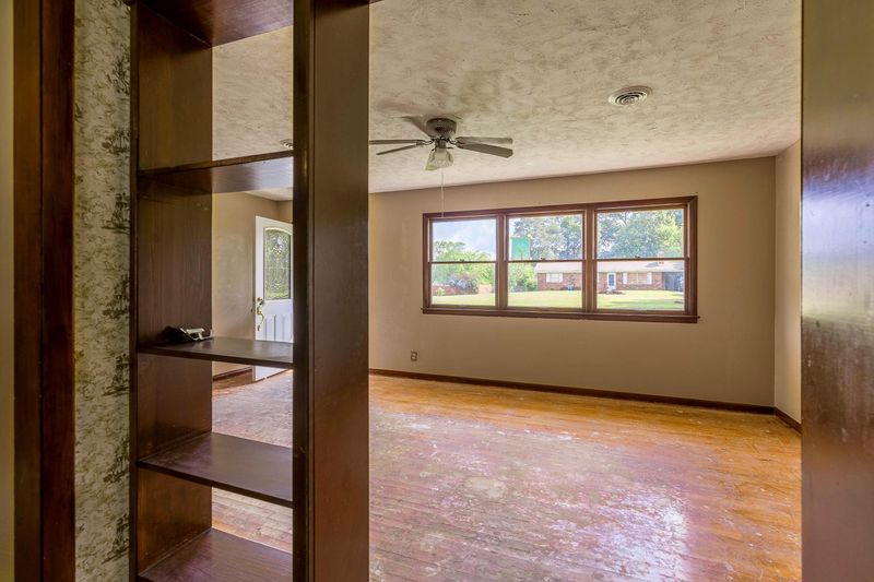 4112 Crestfield Rd, Knoxville, TN 37921