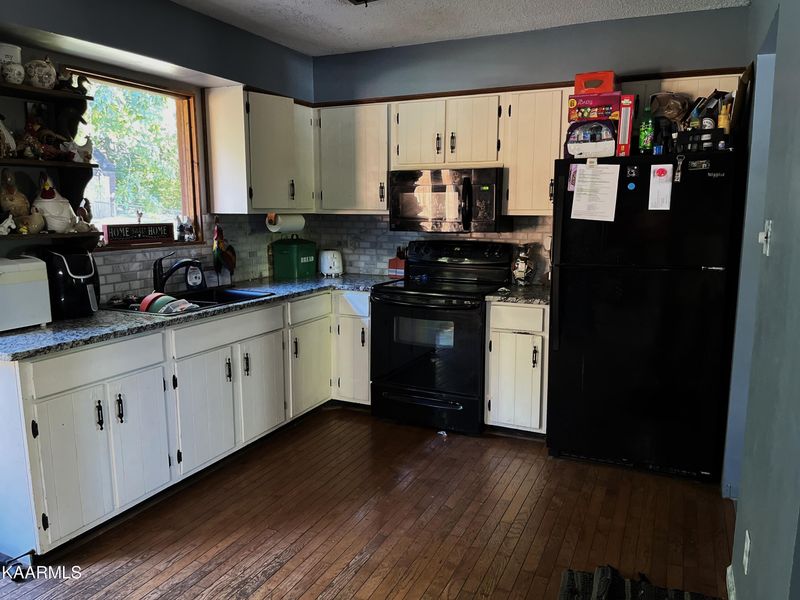 4112 Deer Run Dr, Knoxville, TN 37912