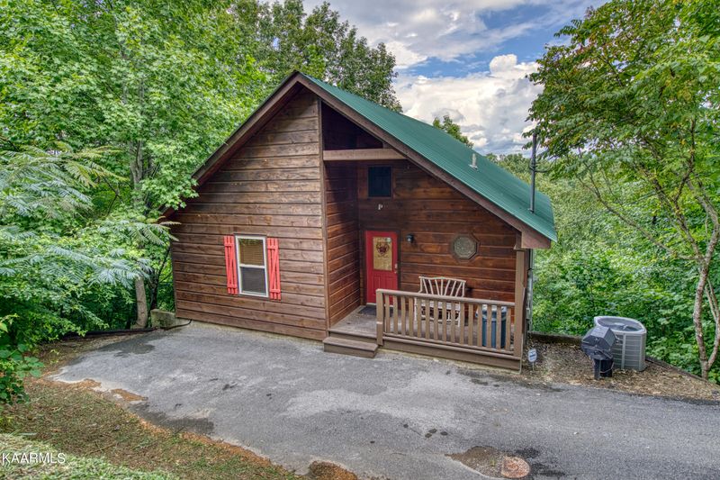 4116 Dollys Dr, Sevierville, TN 37876