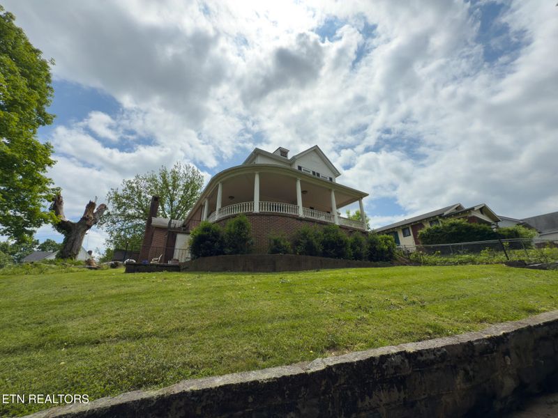 412 E 3rd Ave, Lenoir City, TN 37771