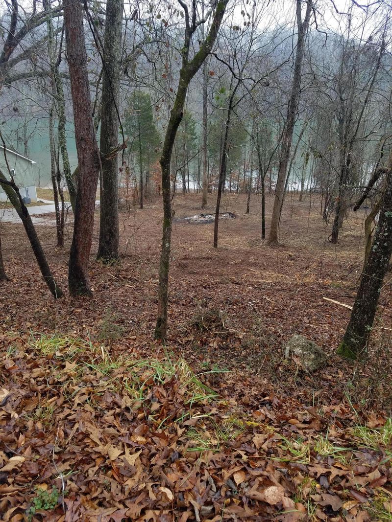 412 Lakecrest Ln, Harriman, TN 37748