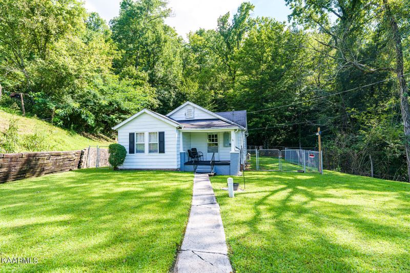 412 N 8th St, Lafollette, TN 37766