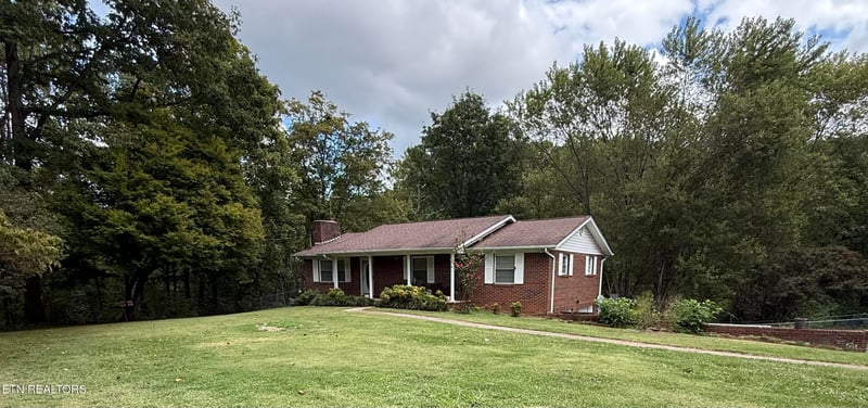 412 S Carter School Rd, Strawberry Plains, TN 37871