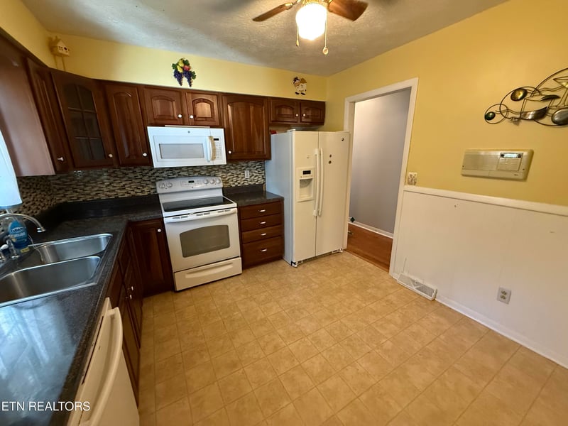412 S Carter School Rd, Strawberry Plains, TN 37871
