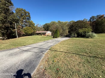412 S Carter School Rd, Strawberry Plains, TN 37871