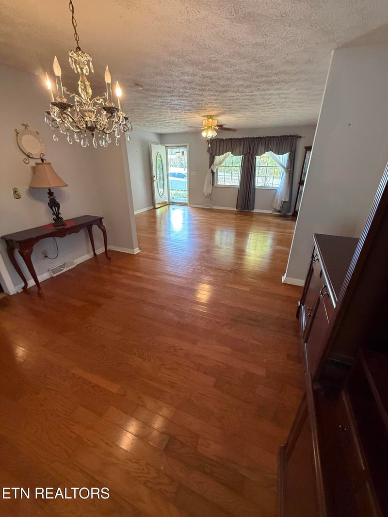 412 S Carter School Rd, Strawberry Plains, TN 37871