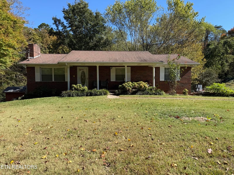 412 S Carter School Rd, Strawberry Plains, TN 37871