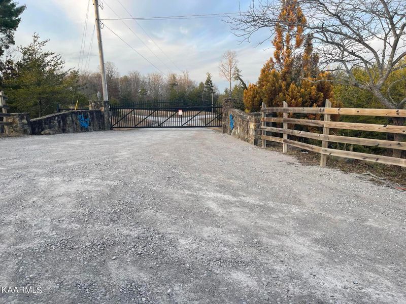412 White Creek Loop, Deer Lodge, TN 37726