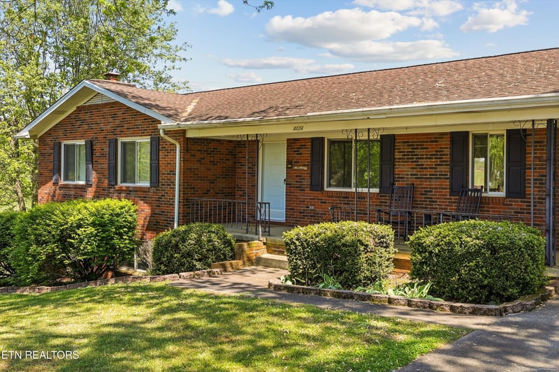 4124 Shaw Dr, Rockford, TN 37853