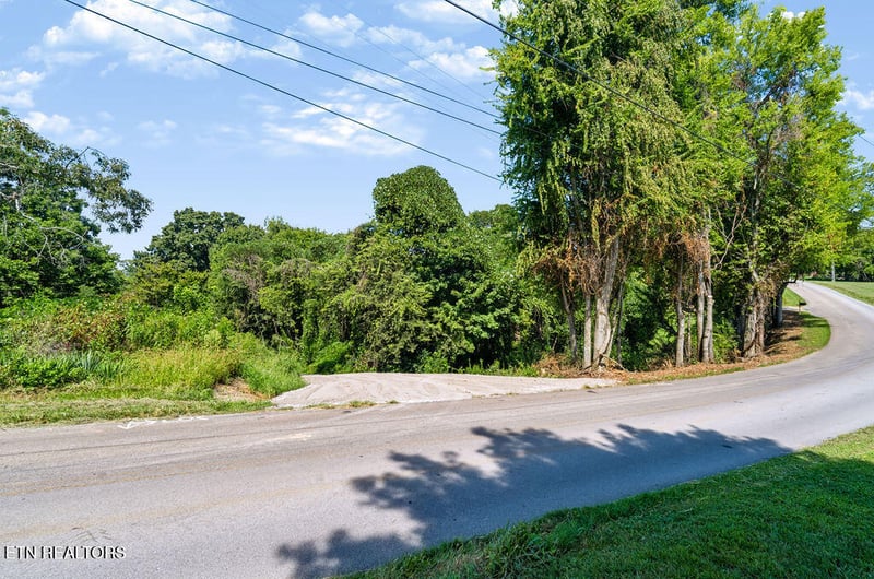 4125 Gravelly Hills Rd, Louisville, TN 37777