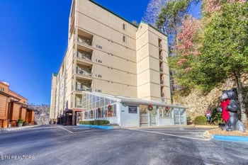 413 Baskins Creek Rd #301, Gatlinburg, TN 37738