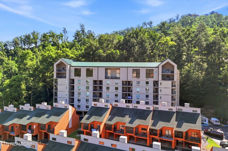 413 Baskins Creek Rd #APT 303, Gatlinburg, TN 37738