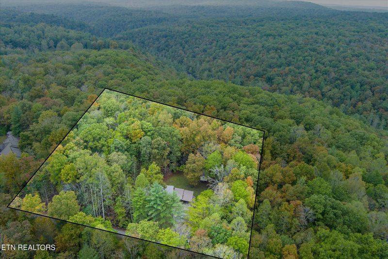 413 Bowman Ln, Crab Orchard, TN 37723
